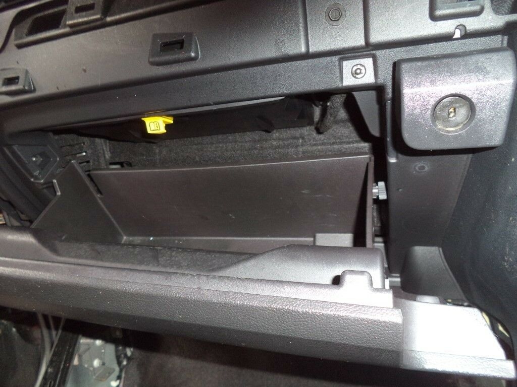 2015 2018 FORD MUSTANG GLOVE BOX FORD MUSTANG GLOVE BOX AND KNEE