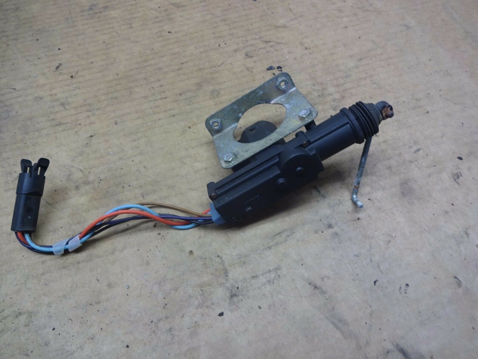 Aston Martin Virage Passenger Side Door Lock Solenoid (•̪ )