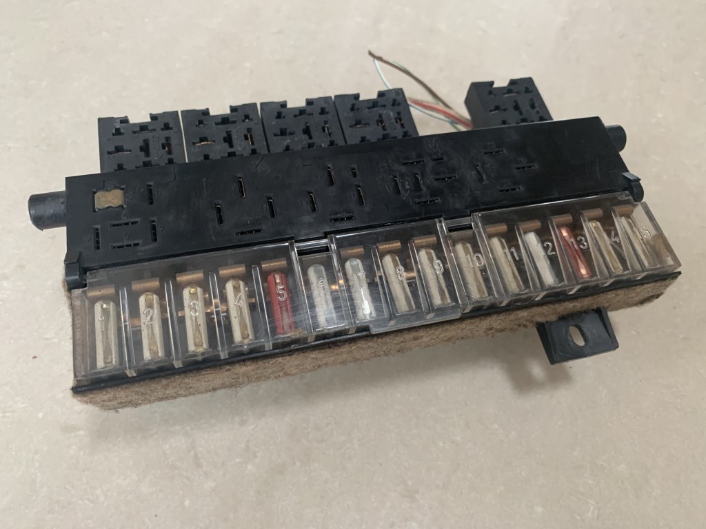 PORSCHE 924 FUSE BOARD 477 941 813 E JJ Covh 477941813