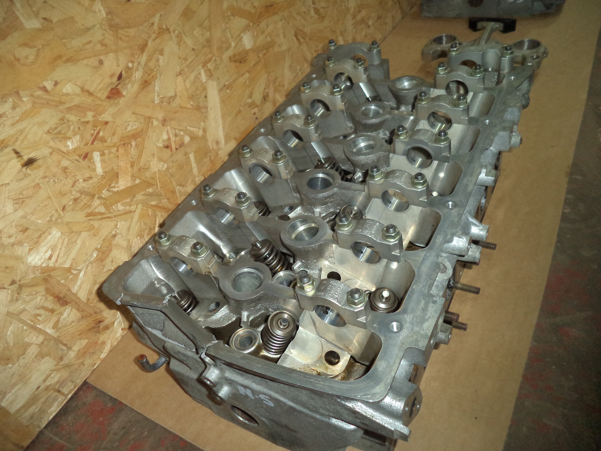 BENTLEY CONTINENTAL GT 6.0 W12 N/S CYLINDER HEAD . BENTLEY GT HEAD V10JTG