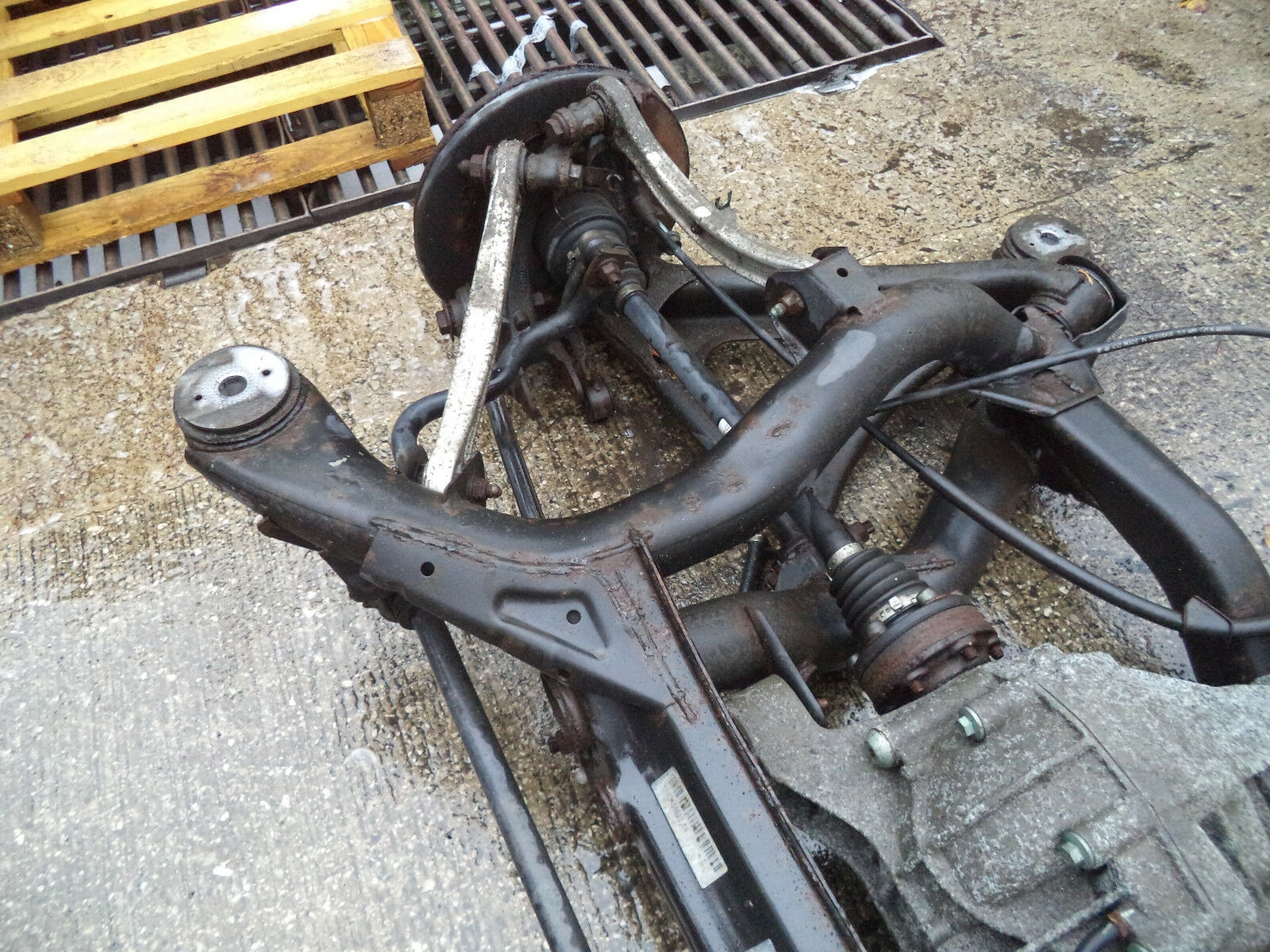 PORSCHE CAYENNE 3.2 V6 PETROL REAR SUBFRAME WITH SUSPENSION AND DIFF