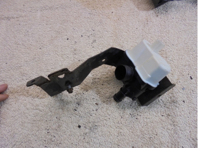 Aston Martin V8 Vantage Roadster 2007 DMTL and Filter Bracket 8D339D665BA Sub Stn Rm1 DB7/2