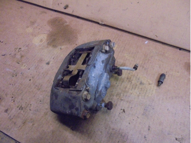 Nissan Skyline R33 / R34 Right Front 4 Pot Brake Caliper FOR PARTS R33/R34 O/S/F Yard SF115