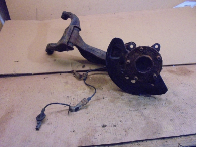 Nissan Skyline R33 Right Front Hub FOR PARTS O/S/F Sub Stn by LH Shelf