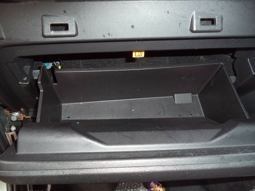 2015- 2018 FORD MUSTANG GLOVE BOX FORD MUSTANG GLOVE BOX AND KNEE ...